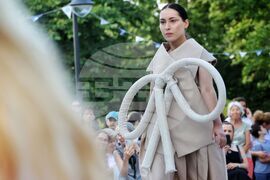 Бургас - Национална художествена академия - студенти - модно ревю