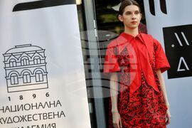 Бургас - Национална художествена академия - студенти - модно ревю