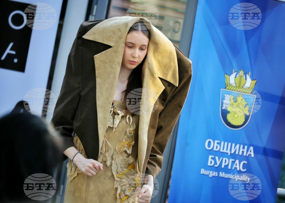Бургас - Национална художествена академия - студенти - модно ревю