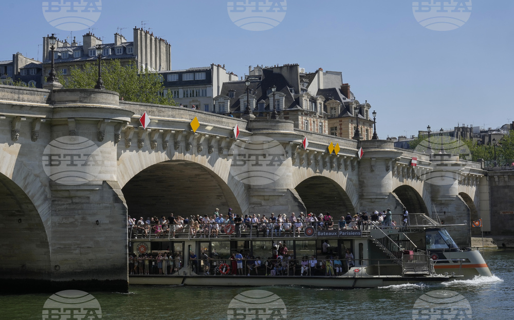 Paris Authorities Approve Renaming of Square in Hour of Christo and Jeanne-Claude