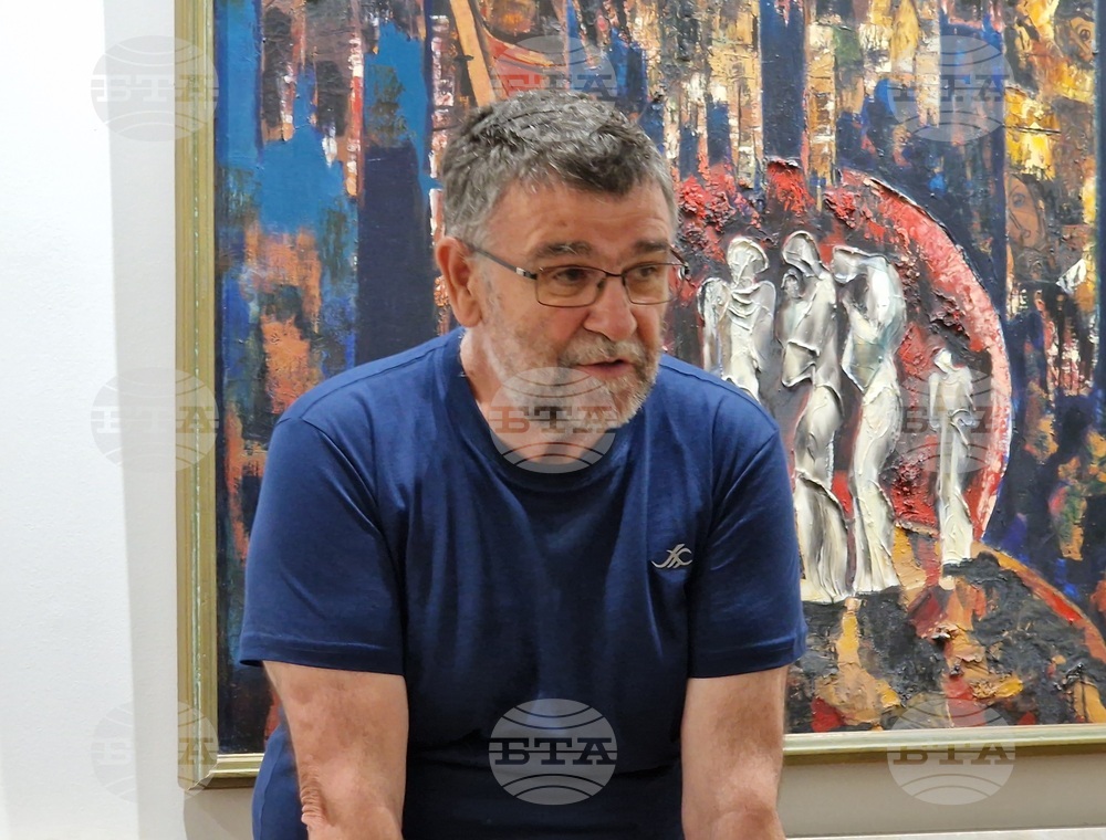 Писателят Христо Стоянов представи във Велико Търново най-новата си книга „Всякакви разкази“