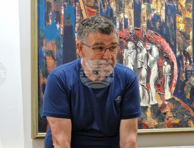 Писателят Христо Стоянов представи във Велико Търново най-новата си книга „Всякакви разкази“