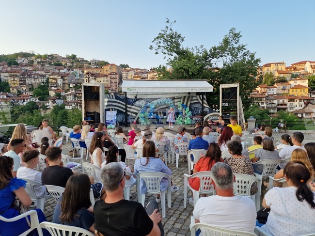 Бразилска актриса ще играе на български език свой авторски спектакъл във Велико Търново