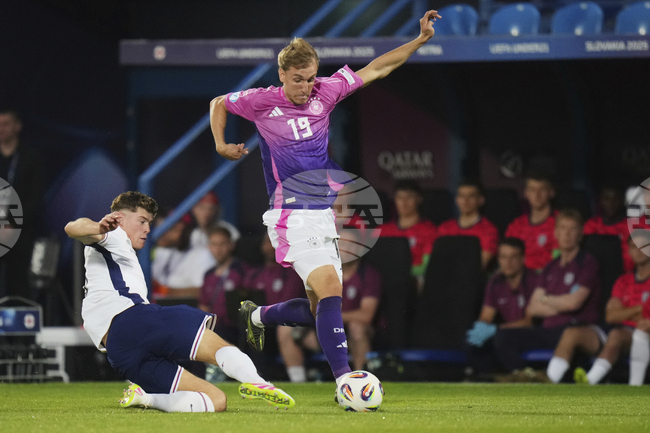 Майнц 05 прати нападател във втория отбор заради спорове по договора