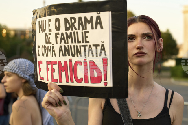 Хиляди участваха в шествие "Заедно за сигурността на жените" в Букурещ