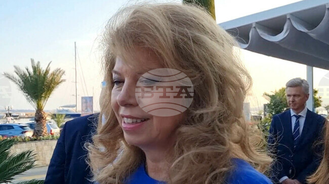 VP Iotova Commends Foreign Ministry Coordination Centre for Israel Evacuation