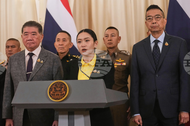 Тайландската премиерка е призована да подаде оставка, за да избегне разпадане на управляващата коалиция