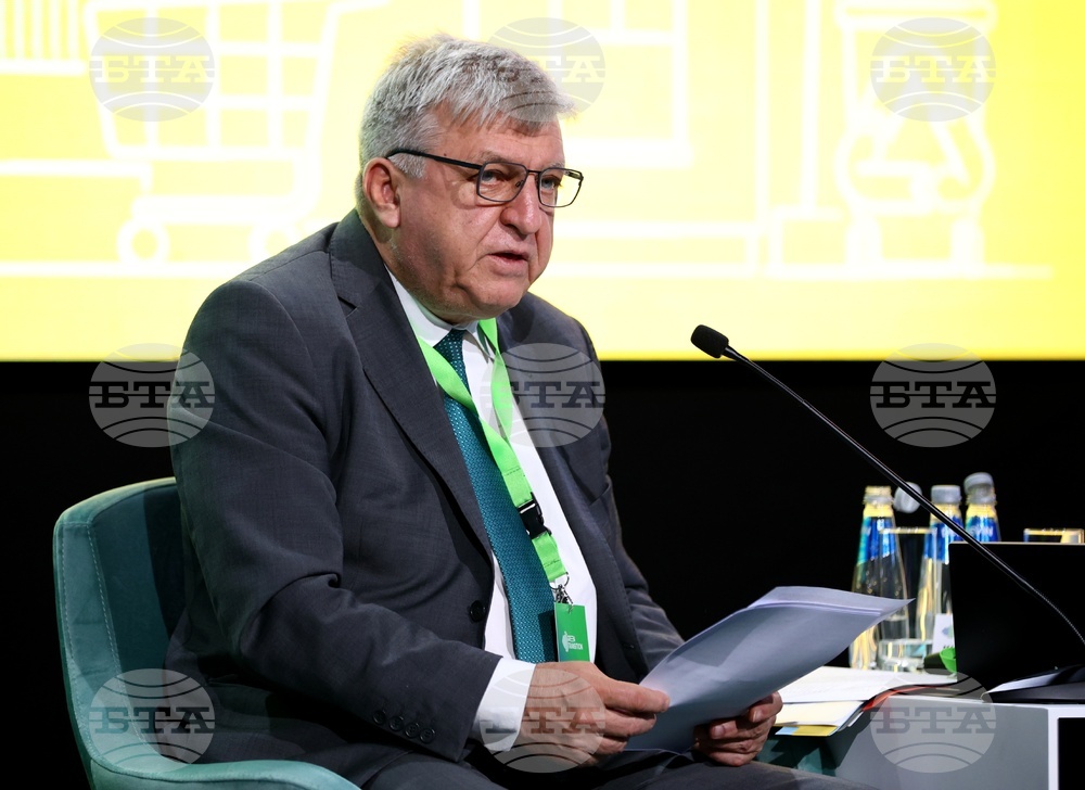 Environment Minister: Green Transition Means Developing Industries in Sustainable Way