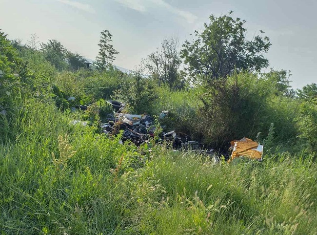 Община Шумен: Инспекторите от Наредба 1 глобиха нарушителите за поредното незаконно сметище в Шумен