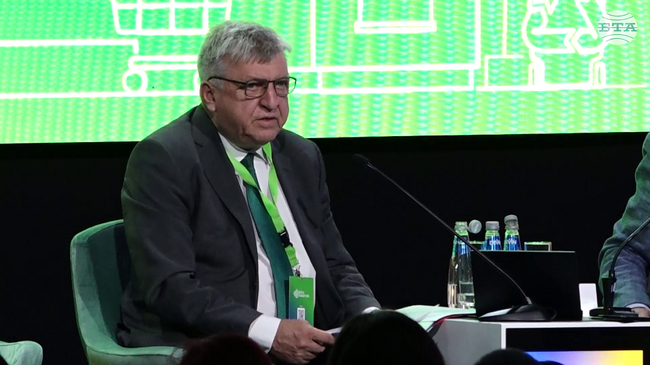 Зеленият преход не означава отказ от индустрии, а тяхното устойчиво развитие, каза министър Манол Генов