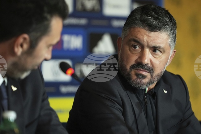 Вратарят Джанлуиджи Донарума иска футболистите също да поемат отговорност за лошите резултати на Италия, но се радва да работи с Дженаро Гатузо