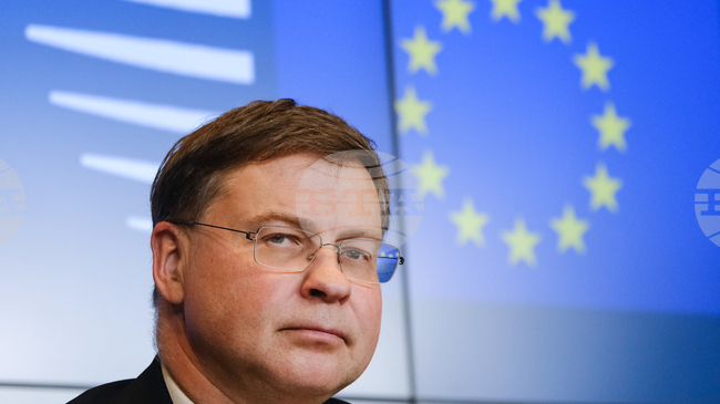 European Commissioner Dombrovskis Optimistic Procedure for Bulgaria's Eurozone Accession to End July 8