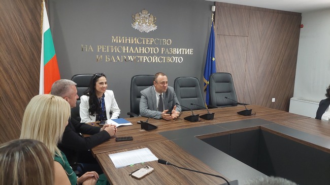 МРРБ: Подписани са още 45 споразумения за близо 77 млн. лв. по Инвестиционната програма за общински проекти