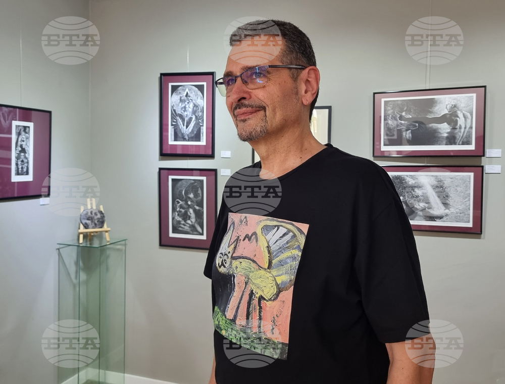 Вдъхновява ме да работя по музикално или литературно произведение, каза гравьорът Петър Лазаров