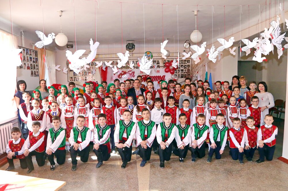 Ученици от Българското училище „Хореографско студио АЛВИ ФЕСТ“ в Украйна спечелиха награди в международния конкурс „Таланти без граница“