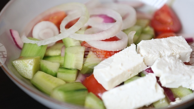 БАБХ е установила имитиращи продукти и храни с изтекъл срок при проверки в София, Пловдив и Бургас
