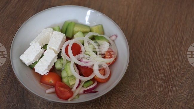 Bulgarian Food Safety Agency Seizes Five Tonnes of Food in Inspections across Three Cities