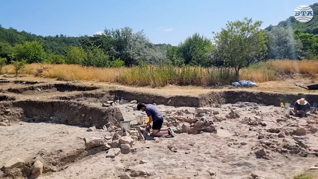 Преди 6800 години в района на Суворово е имало селище с павирани улици и с „промишлена“ зона