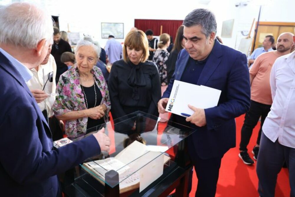 АТА: Националната библиотека на Албания представя над 700 редки произведения от колекцията си от XIV до XIX век