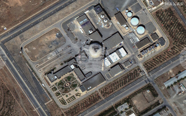 Иран съобщи, че негови ядрени съоръжения са били обект на нападения, след като Израел заяви, че атаките „ще ескалират и ще се разширят“