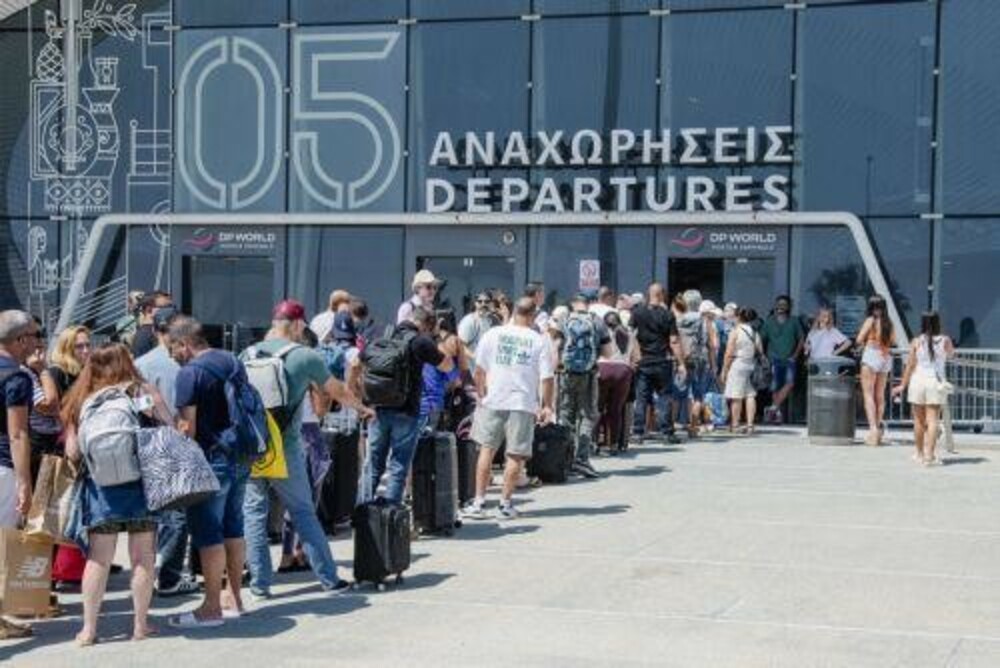 КНА: Блокирани в Кипър израелци отпътуват със специални полети, лодки и круизен кораб
