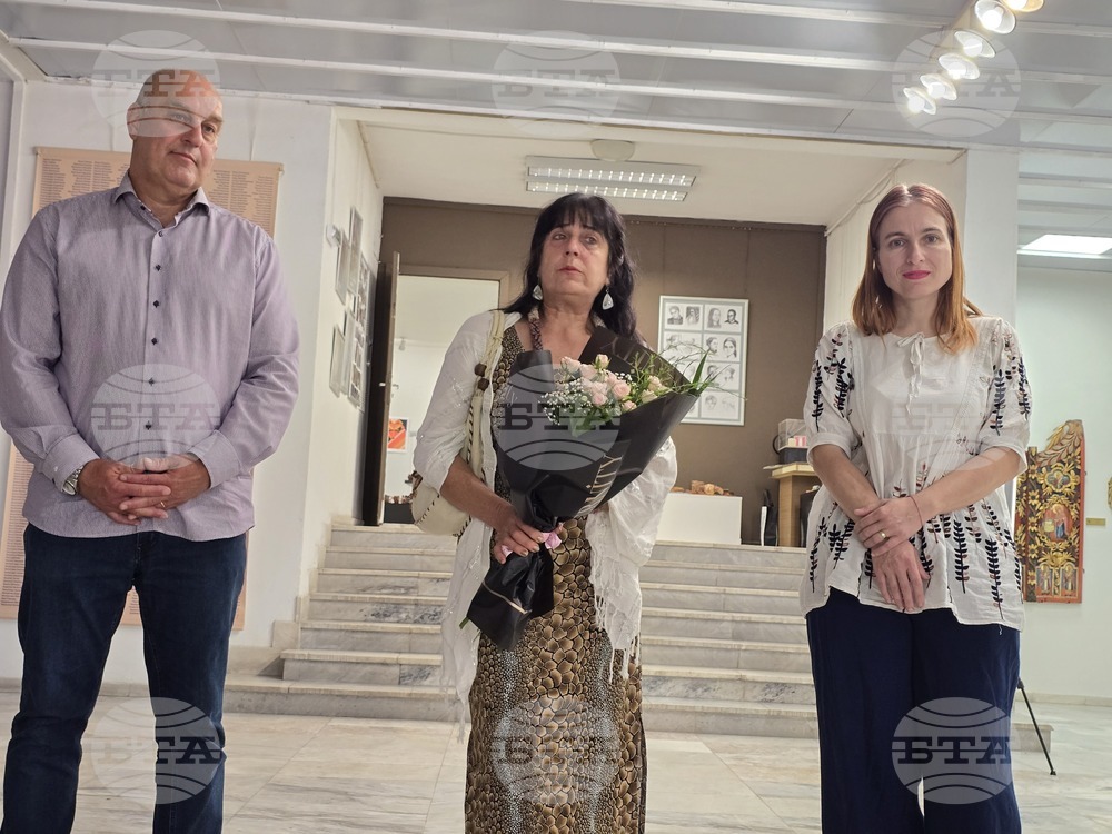 Изложба „Ученици, приятели, творци“ подредиха в плевенската художествена галерия „Илия Бешков“