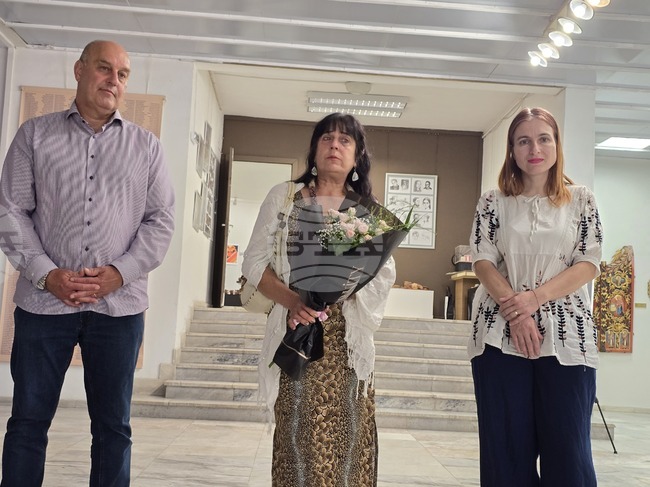 Изложба „Ученици, приятели, творци“ подредиха в плевенската художествена галерия „Илия Бешков“