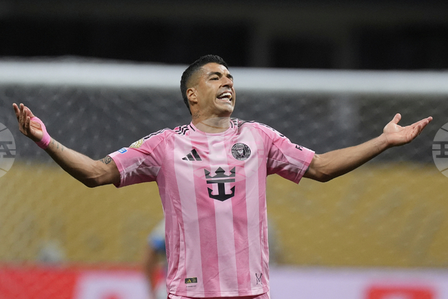 Луис Суарес получи още три мача наказание