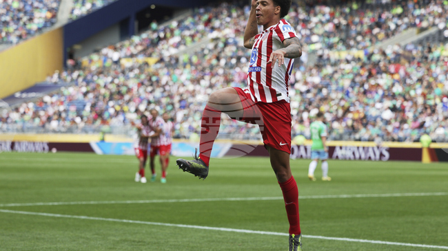 Новият отбор на Якуб Пьотровски Удинезе се опитва да привлече и белтийския халф Аксел Вицел