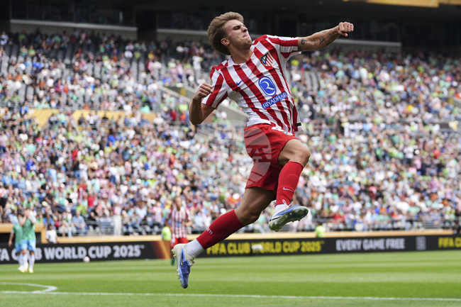 Полузащитникът на Атлетико Мадрид Пабло Бариос е под въпрос за двубоя с Реал за Суперкупата на Испания