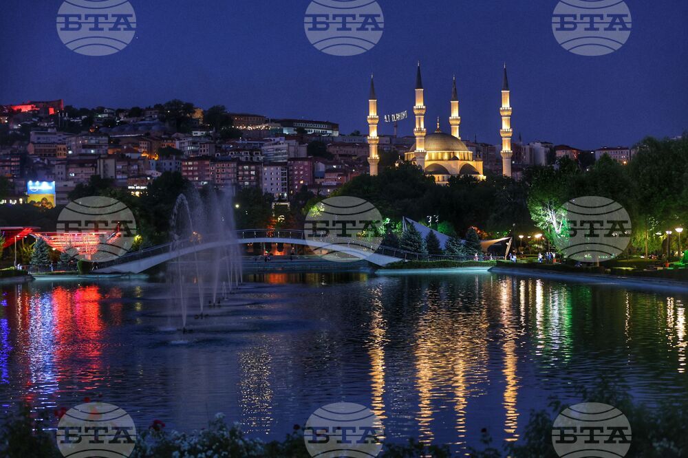 Сезонът на политическите трансфери в Турция