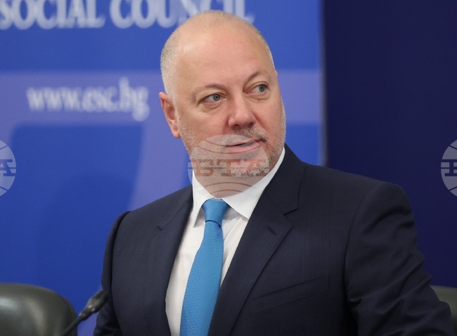 Държавните органи са на терен и следят за необосновано покачване на цените, каза премиерът Росен Желязков на дискусия за еврото