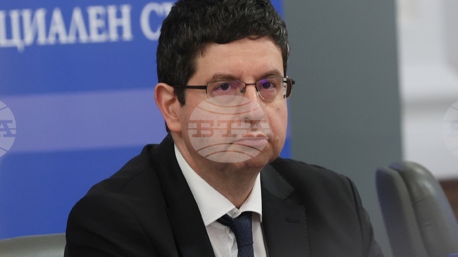 Членството в еврозоната носи възможности, но и предизвикателства за публичните финанси на България, каза подуправителят на БНБ Петър Чобанов