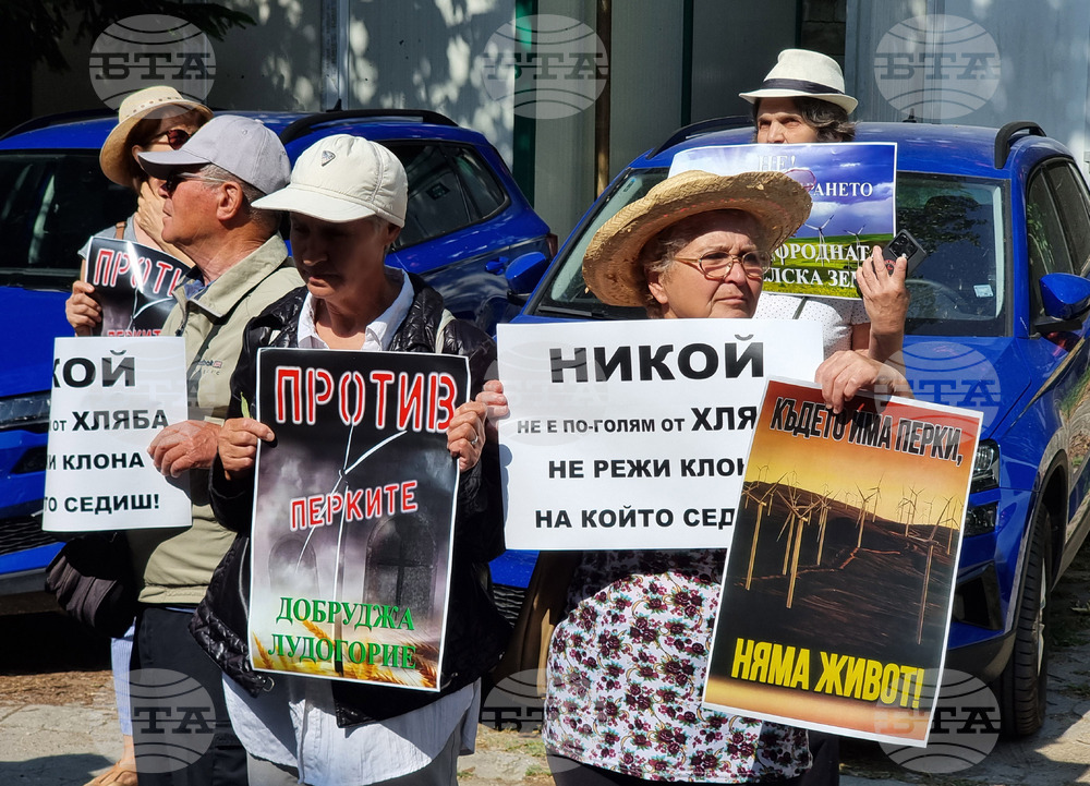 Жители на община Вълчи дол излязоха на протест срещу изграждането на ветрогенераторна централа