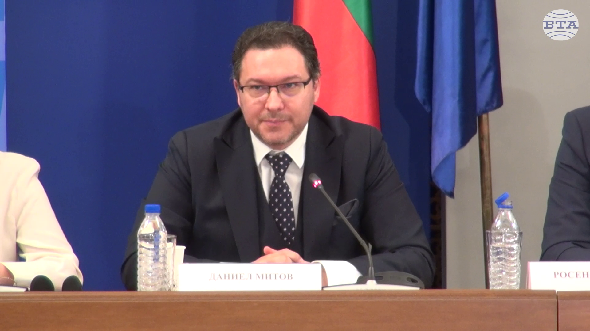 Присъединяването към еврозоната не е само икономическо предизвикателство, но и възможност за изграждане на по-сигурна държава, каза Даниел Митов