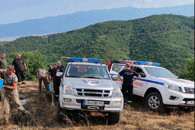 С помощта на Аварийно звено-Петрич е овладян труднодостъпен пожар в планина Огражден