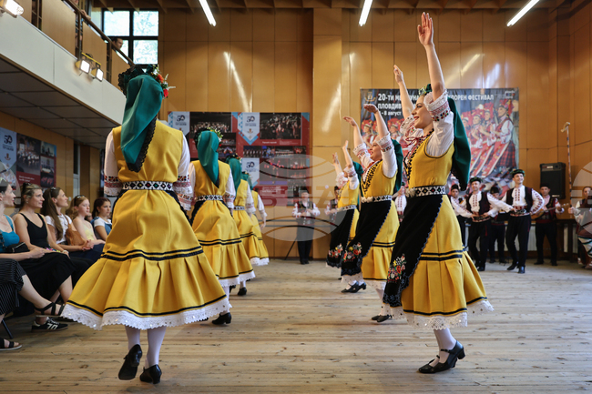 Пловдив - Фолклорен танцов ансамбъл "Отец Паисий"