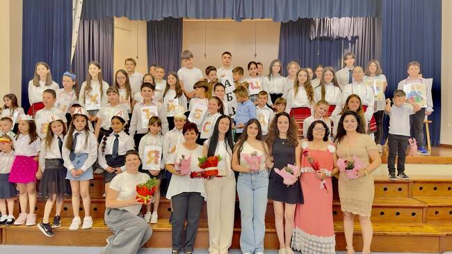 Училище „Родна стряха“ в Арадипу, Кипър, записва ученици за новата учебна година 