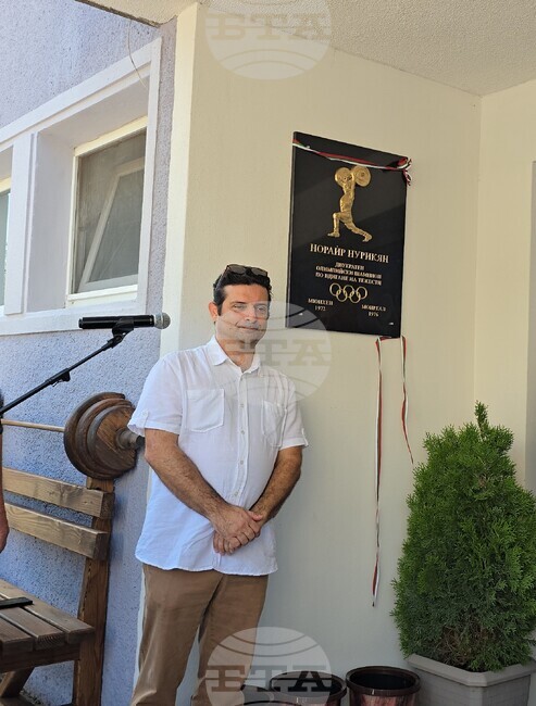 Барелеф на двукратния олимпийски шампион Норайр Нурикян бе открит в залата по вдигане на тежести в Сливен