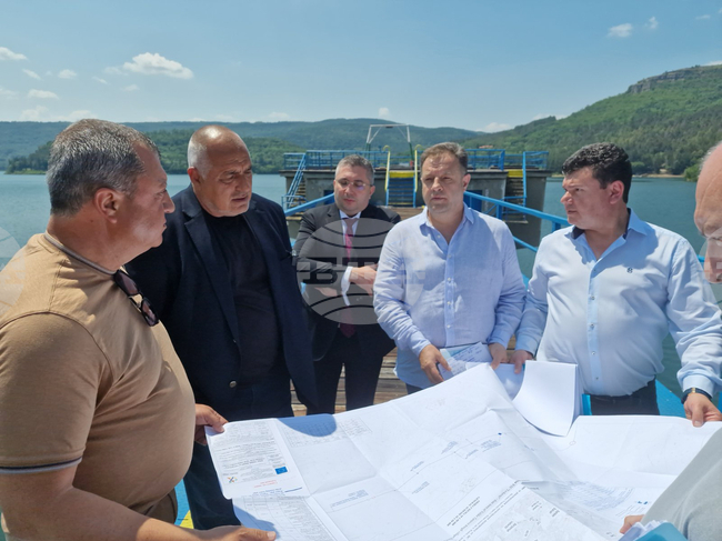 Бойко Борисов и трима кметове посетиха язовир „Александър Стамболийски“ заради идеята да бъде използван за битово-питейни нужди