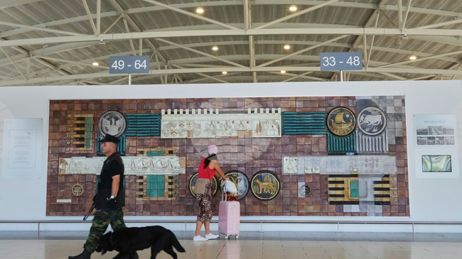 Близо 40 полета от и до летището в Ларнака на остров Кипър са отменени днес заради напрежението в Близкия изток 