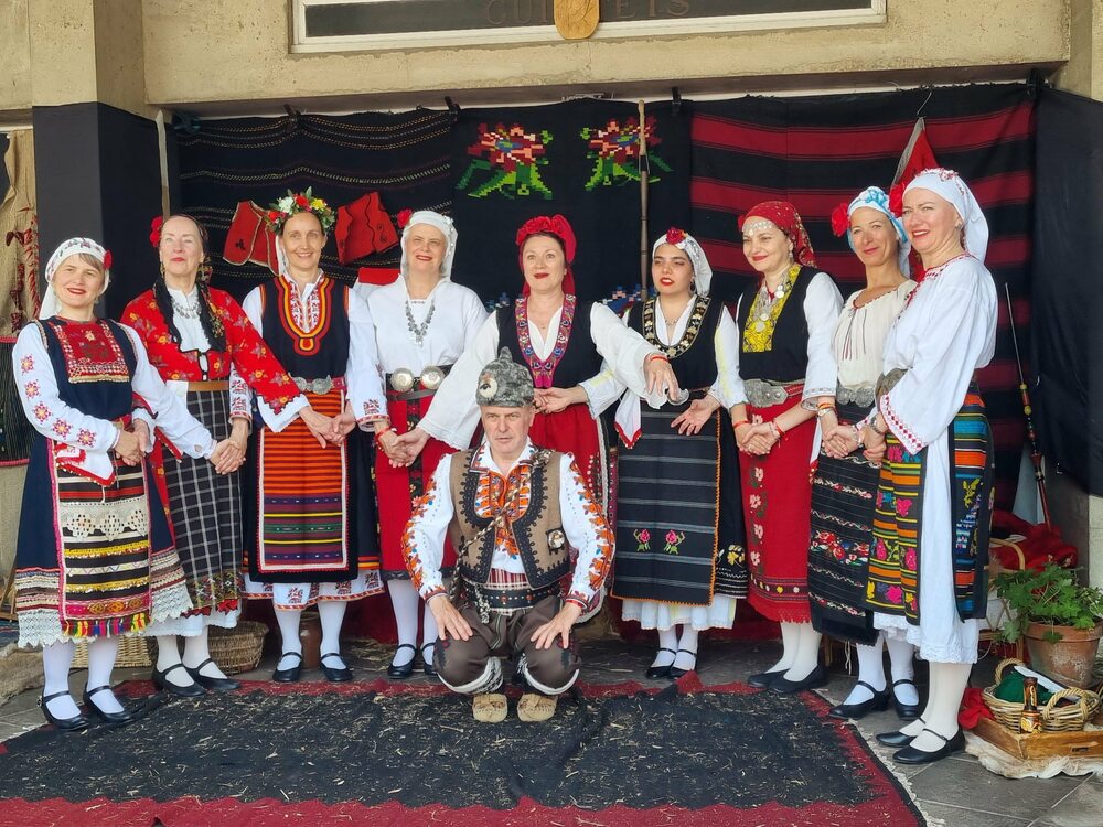 Асоциация „Канатица” от Швейцария: Момичетата ни представиха отделните фолклорни региони „На мегдана на другата България“