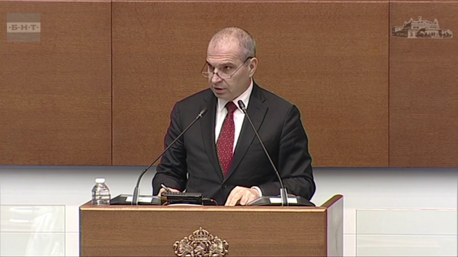 За близо осем месеца от графити са почистени над 170 вагона и мотриси на БДЖ, каза Гроздан Караджов