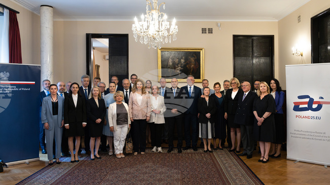 Bulgarian President and EU Ambassadors Discuss War, EU Economy and Euro Area Membership