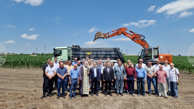 Регионалният министър Иван Иванов участва в церемония по първа копка на ново кръгово кръстовище край Шумен