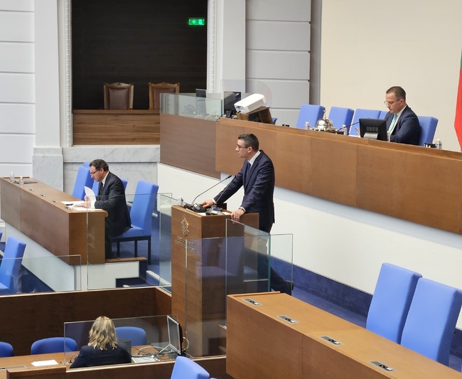 Министър Дилов: Осъществяваме превантивен контрол на търговски обекти по отношение обозначаването на цените