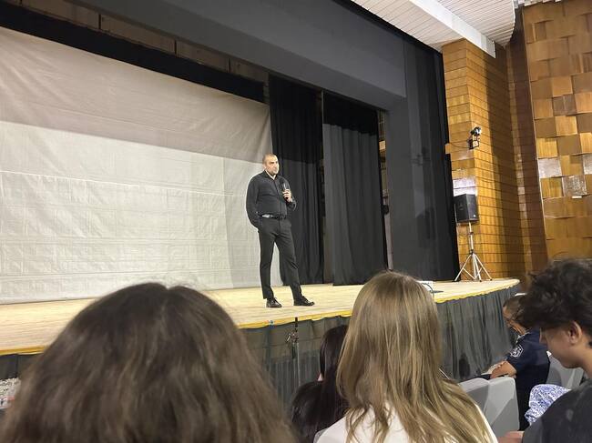 Полицаи разясниха пред ученици рисковете от наркотичните вещества по време на беседа „НЕзависмост към наркотиците“ в Шумен