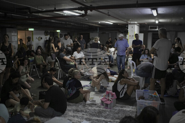 Няколко души бяха ранени при нова иранска ракетна атака срещу Израел