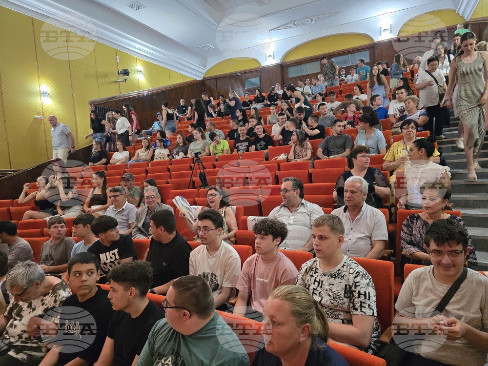 С тържествена церемония в Сливен беше открит осмият Национален детско-юношески театрален фестивал „Сцена под Сините камъни“