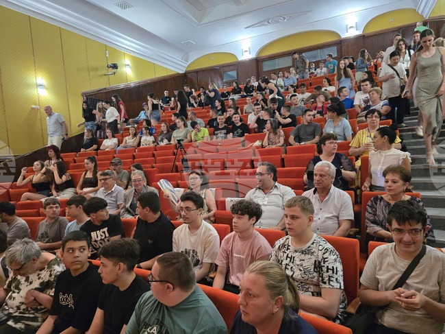 С тържествена церемония в Сливен беше открит осмият Национален детско-юношески театрален фестивал „Сцена под Сините камъни“